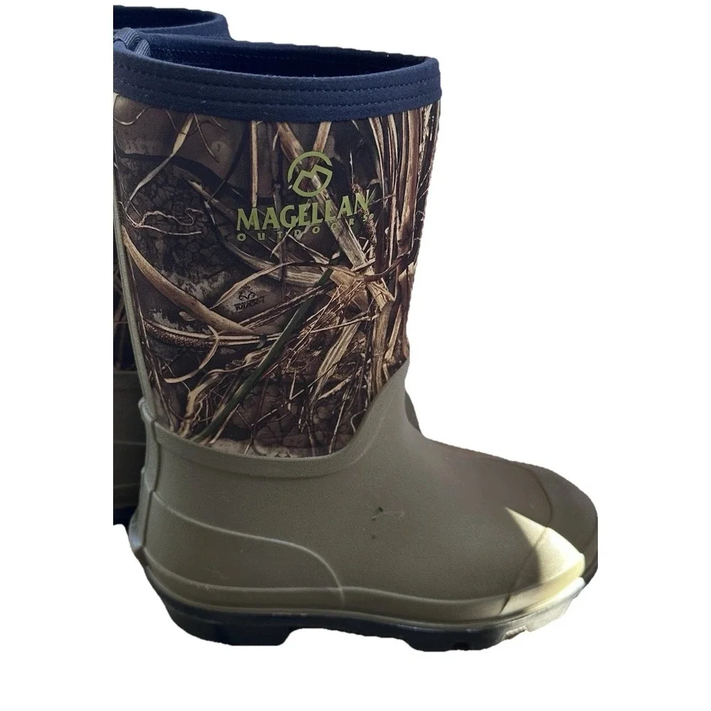 Magellan Outdoors YTH  Sz-6D Camo Hunting Neoprene Waterproof Rubber Boots Green